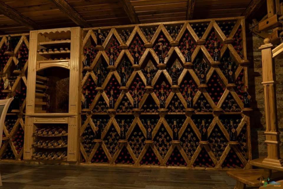 Hotel Guglux &Wine Cellar Telavi Buitenkant foto