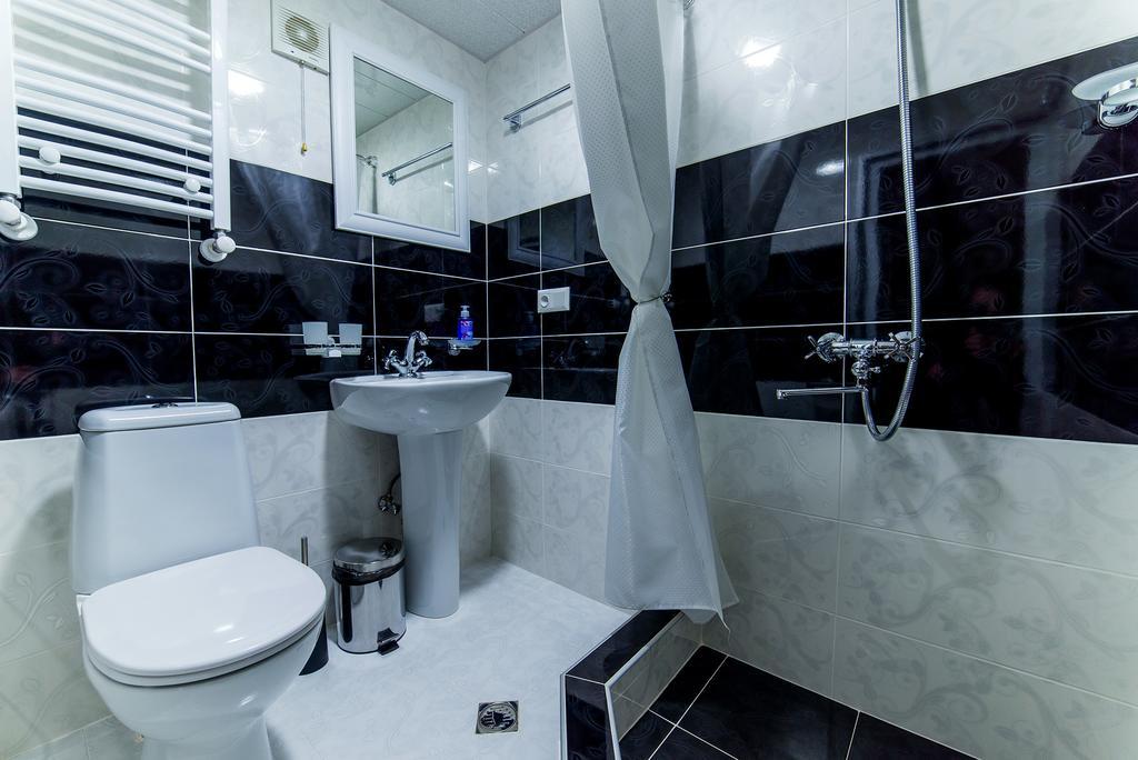 Hotel Guglux &Wine Cellar Telavi Buitenkant foto