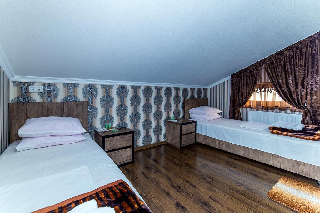 Hotel Guglux &Wine Cellar Telavi Buitenkant foto