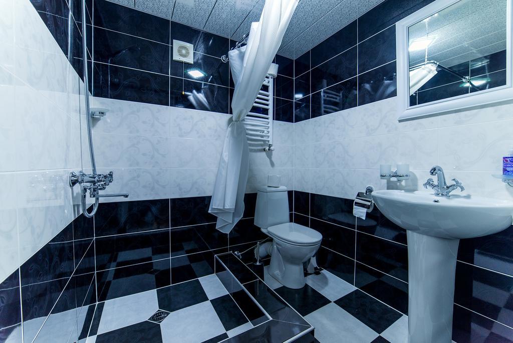 Hotel Guglux &Wine Cellar Telavi Buitenkant foto