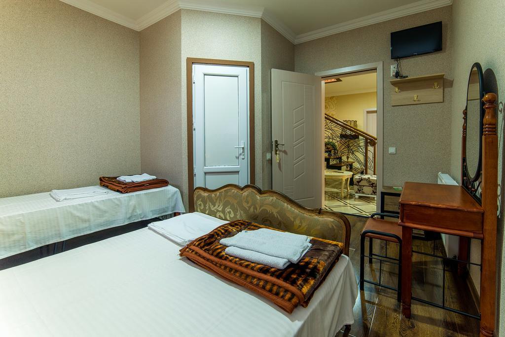 Hotel Guglux &Wine Cellar Telavi Buitenkant foto