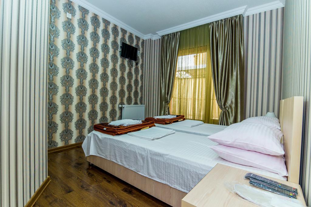 Hotel Guglux &Wine Cellar Telavi Buitenkant foto