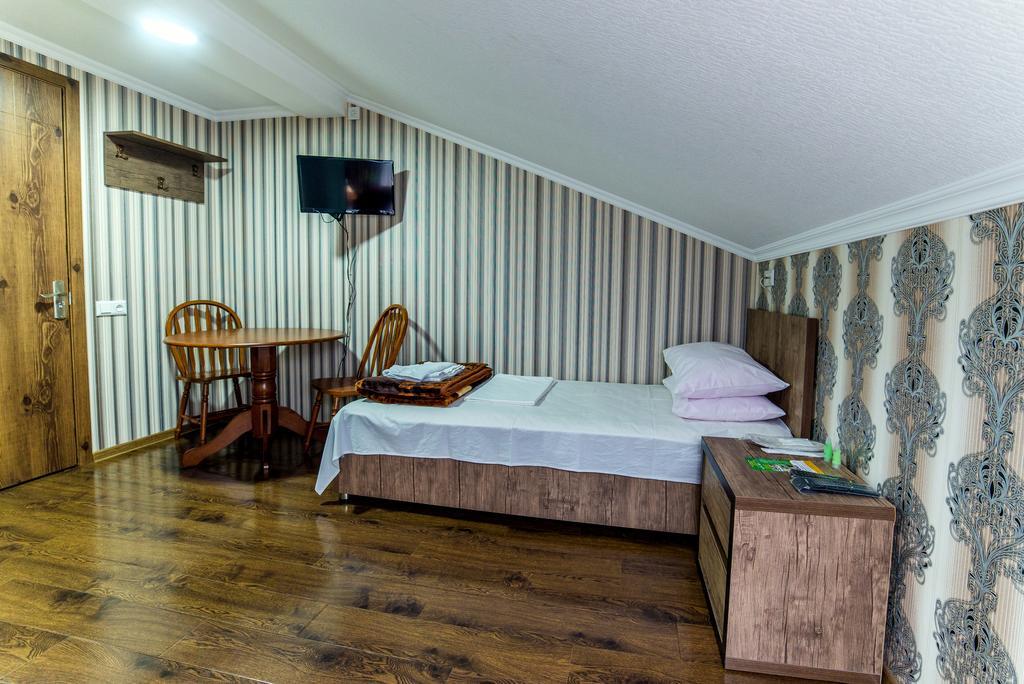 Hotel Guglux &Wine Cellar Telavi Buitenkant foto